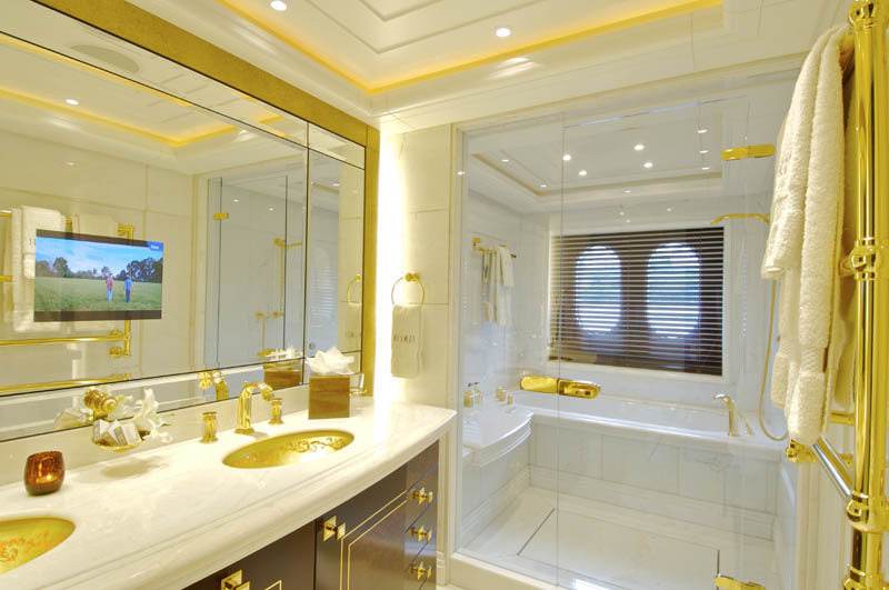 Kismet-Yacht_18 Yacht-Guest-Bathroom