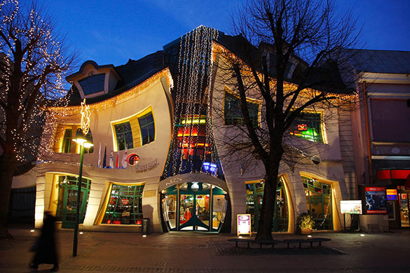 Krzywy-Domek-Crooked-House_2