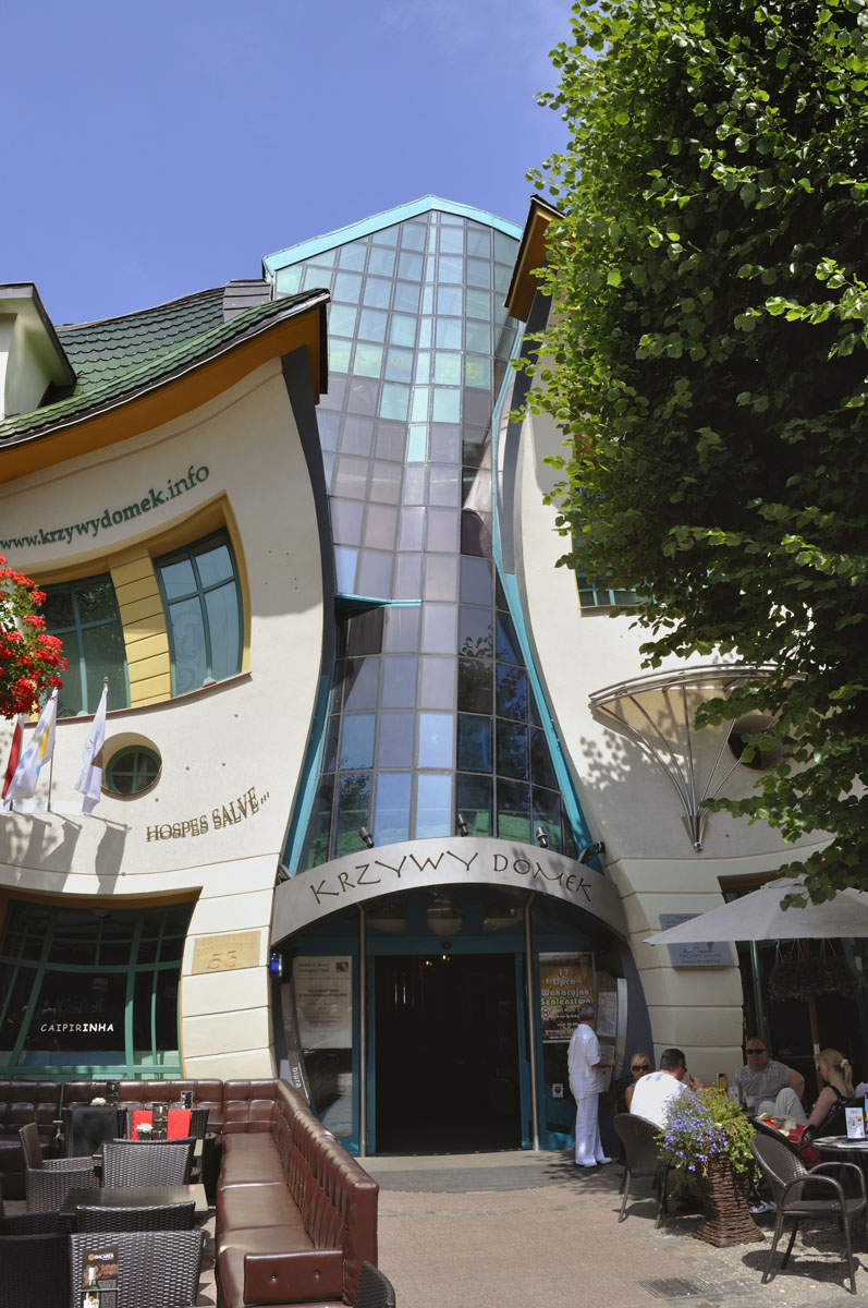 Krzywy-Domek-Crooked-House_4
