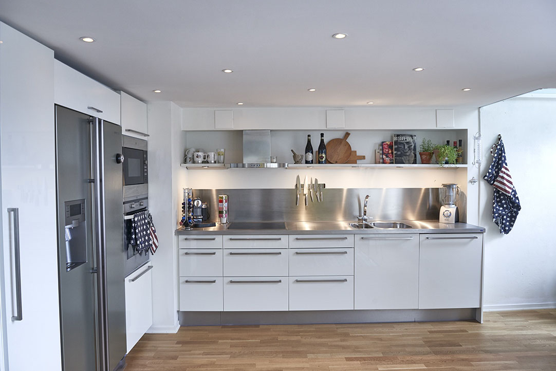 Kungshöjd-Gothenburg-Loft_8 White and Stainless Steel Backsplash Modern Apartment Kitchen