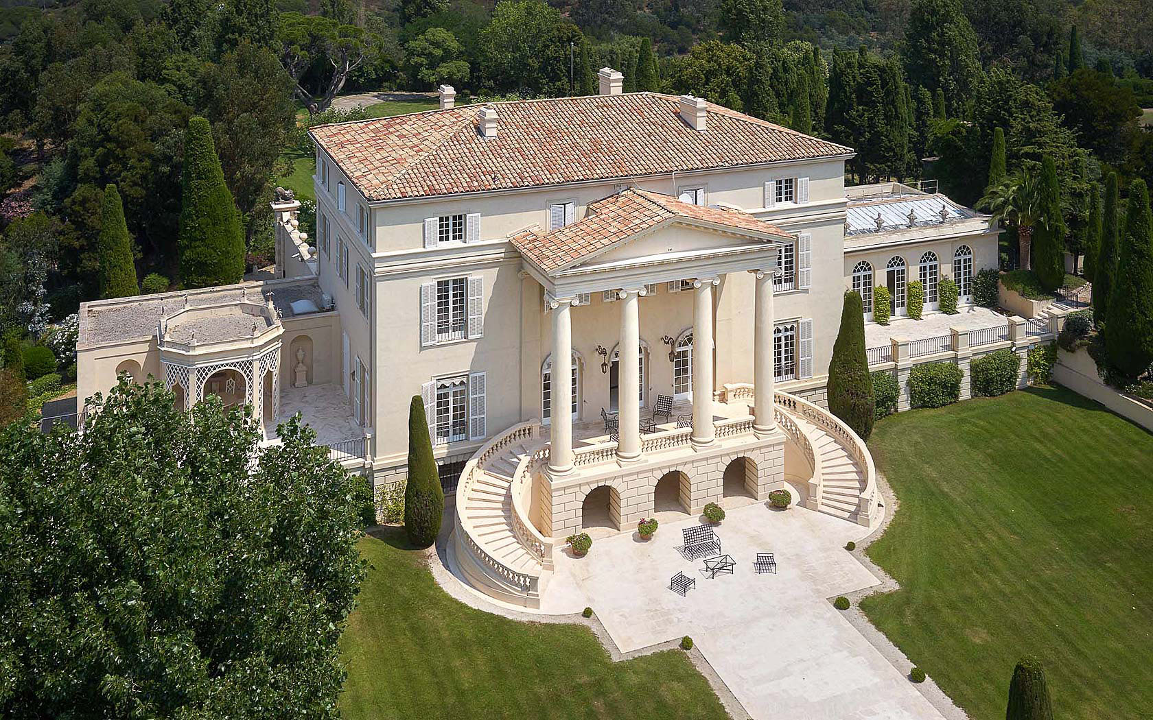 La-Croix-des-Gardes_2 Villa where they filmed Alfred Hitchcock To Catch A Thief with Grace Kelly and Cary Grant