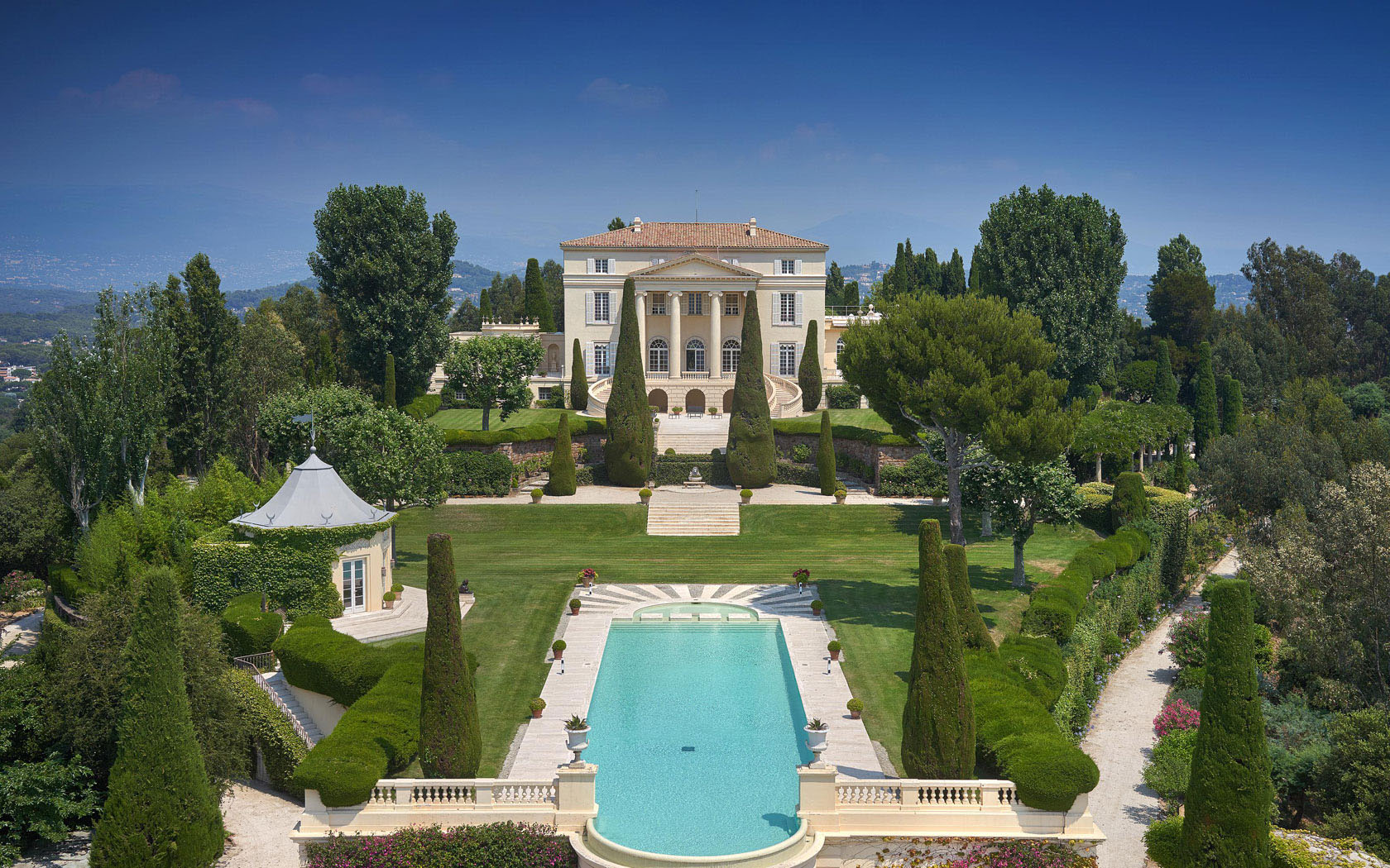 La-Croix-des-Gardes_3 Neo-Palladian Style Mediterranean Villa