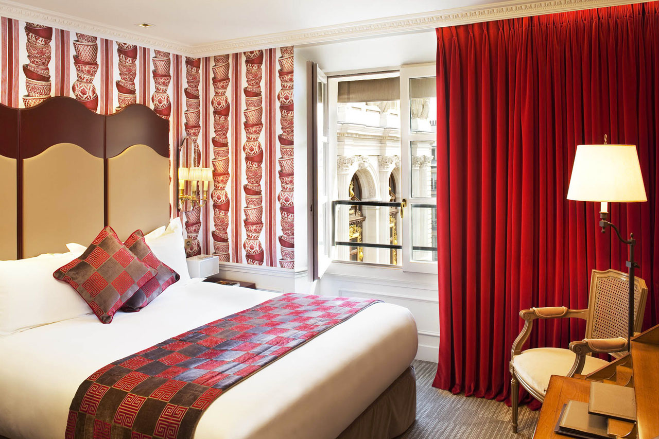 La-Maison-Favart-Hotel-Paris_17 Red Themed Bedroom