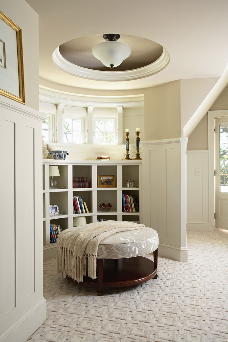 Charming Lakeside Cottage - Lake Minnetonka, Minnesota Cozy Round Reading Nook