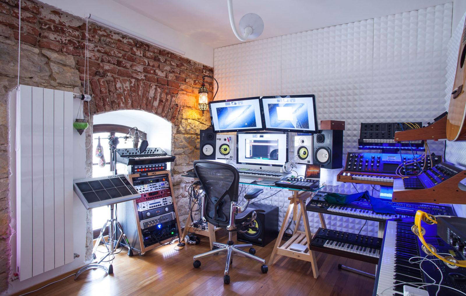 Live-Work-Triplex-Loft-Apartment_9 Apartment Music Studio