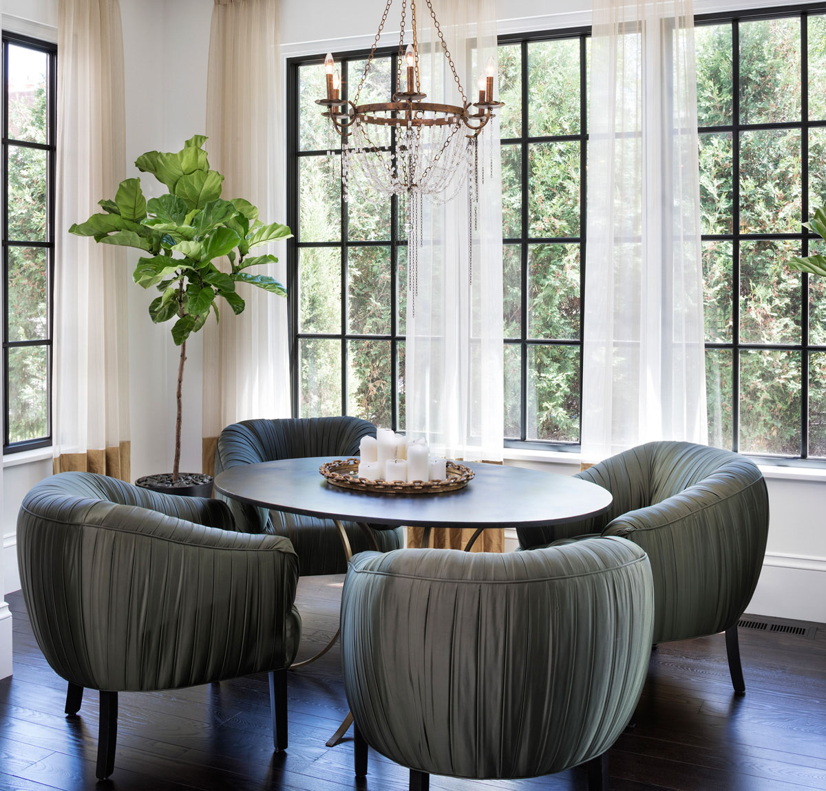 Modern Mansion Blends Classic Hollywood with Italian Elegance - Edina, Minnesota