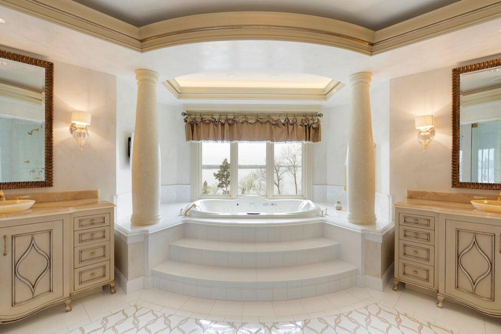 Luxury Lakeside Estate on Lake Minnetonka - Deephaven, Minnesota