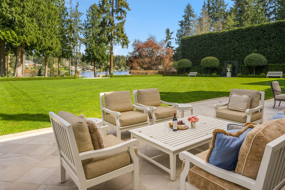 World Class Lakefront Estate with Private Dock - Hunts Point, Washington