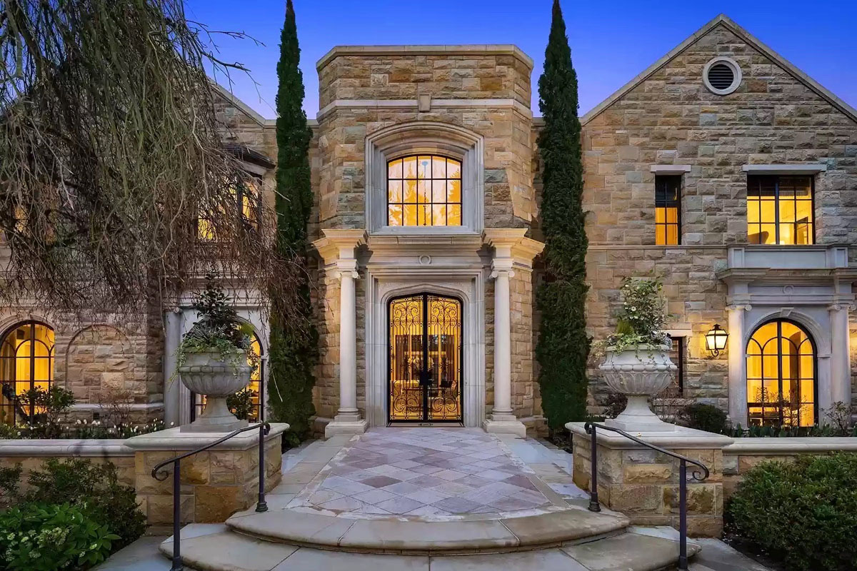 World Class Lakefront Estate with Classical Architecture - Hunts Point, Washington
