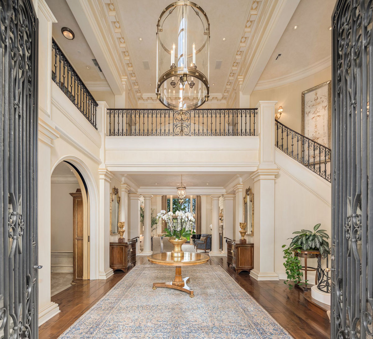 World Class Lakefront Estate with Classical Architecture - Hunts Point, Washington