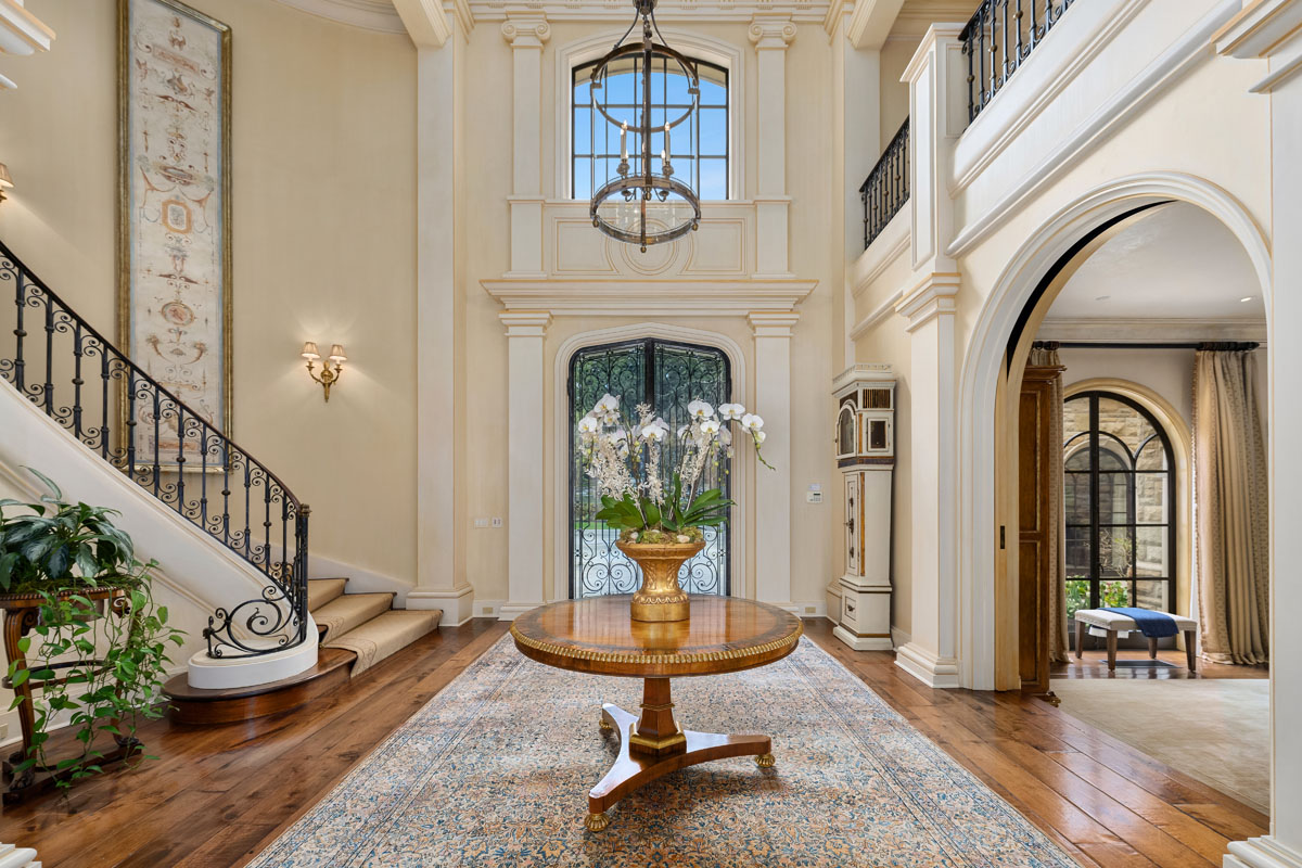 World Class Lakefront Estate with Classical Architecture - Hunts Point, Washington