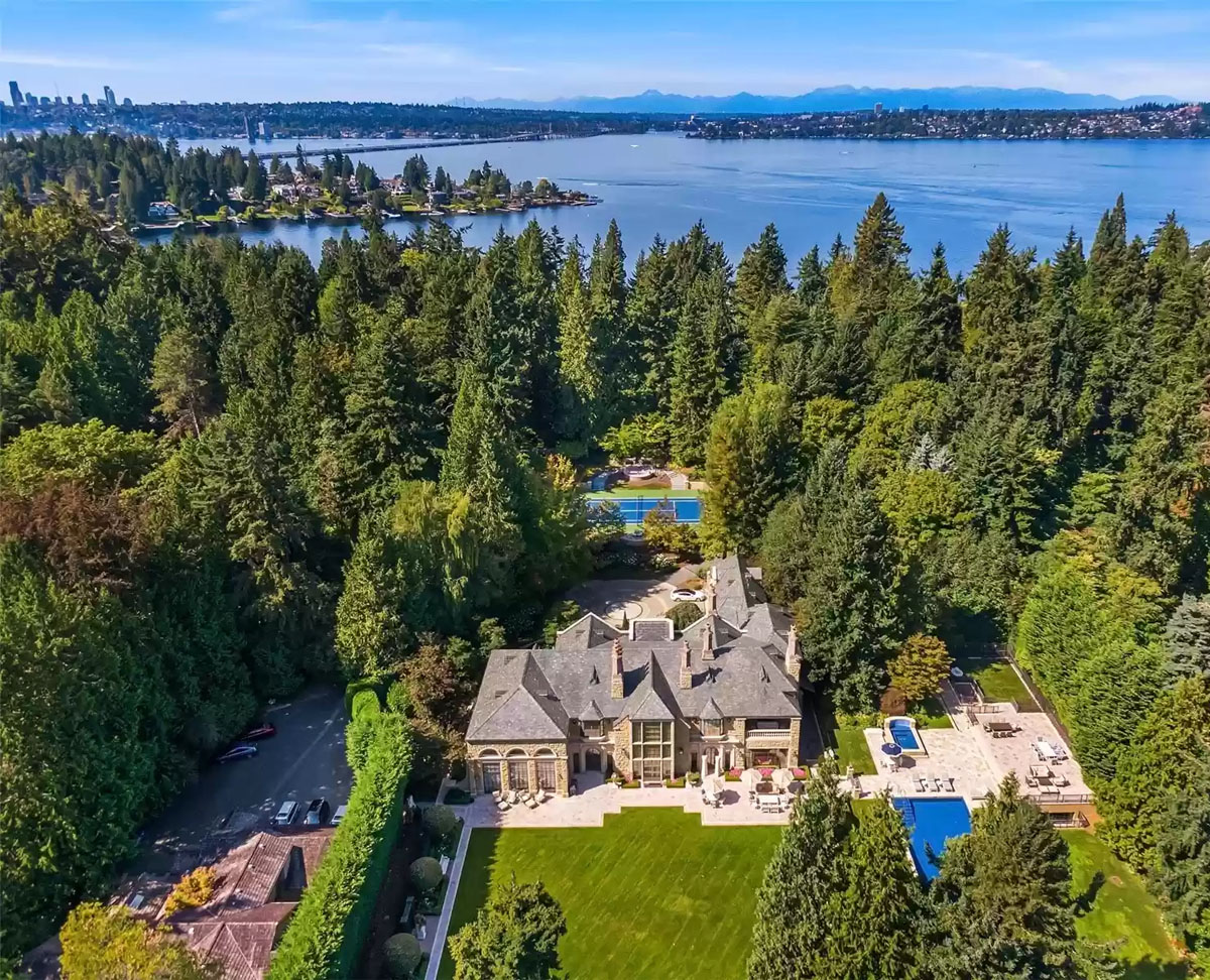 World Class Lakefront Estate with Private Dock - Hunts Point, Washington