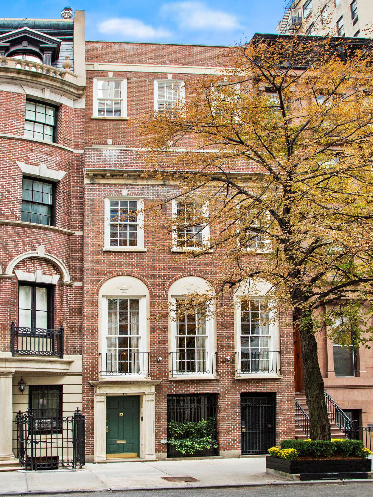 Luxury-New-York-City-Townhouse_2 Manhattan Townhouse with Red Brick Façade