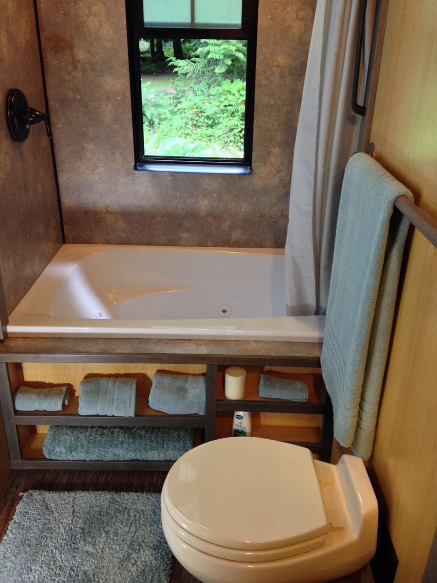 Luxury-Tiny-House_8 Luxury Tiny House Bathroom
