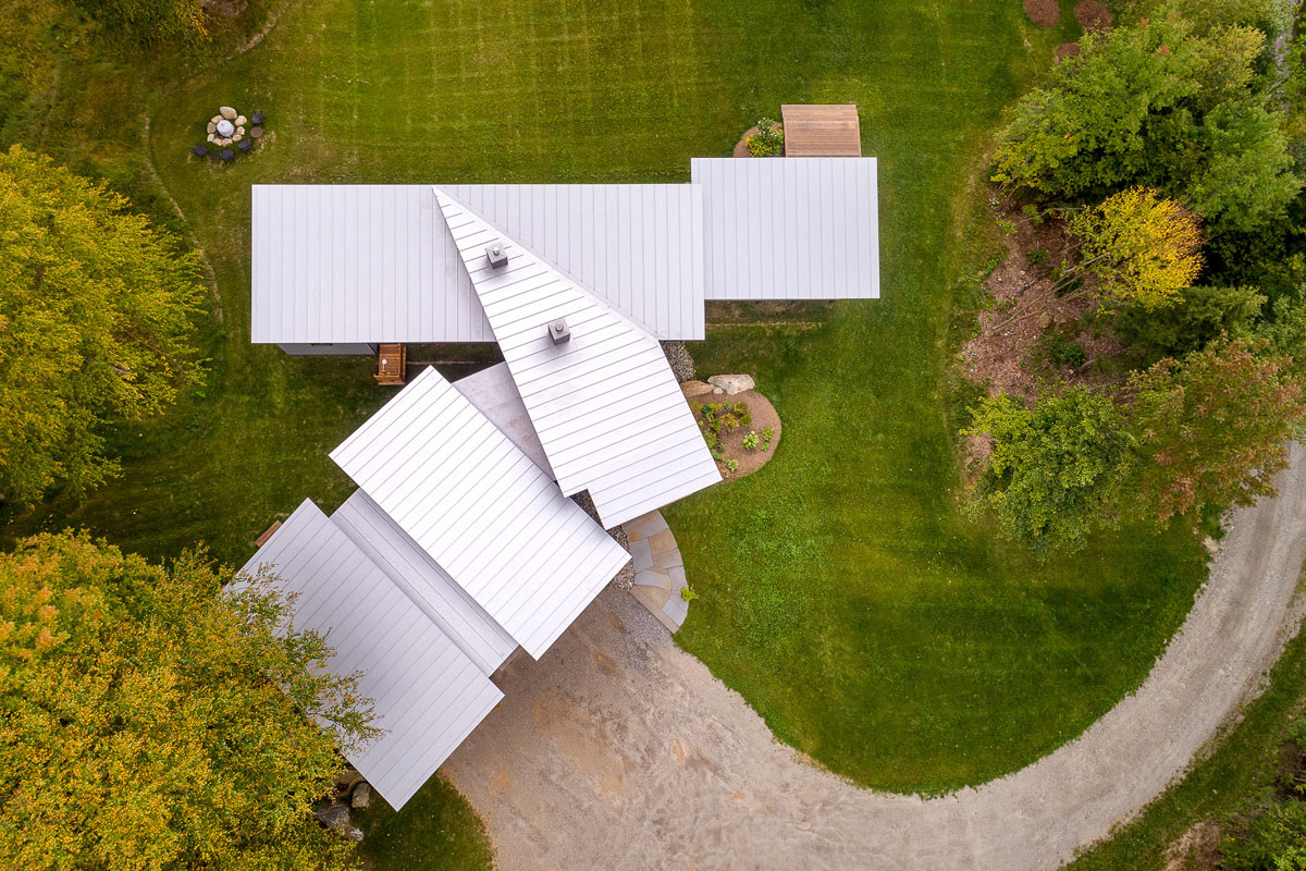 Midcentury-Inspired Modern Home in a Country Setting - Hyde Park, Vermont