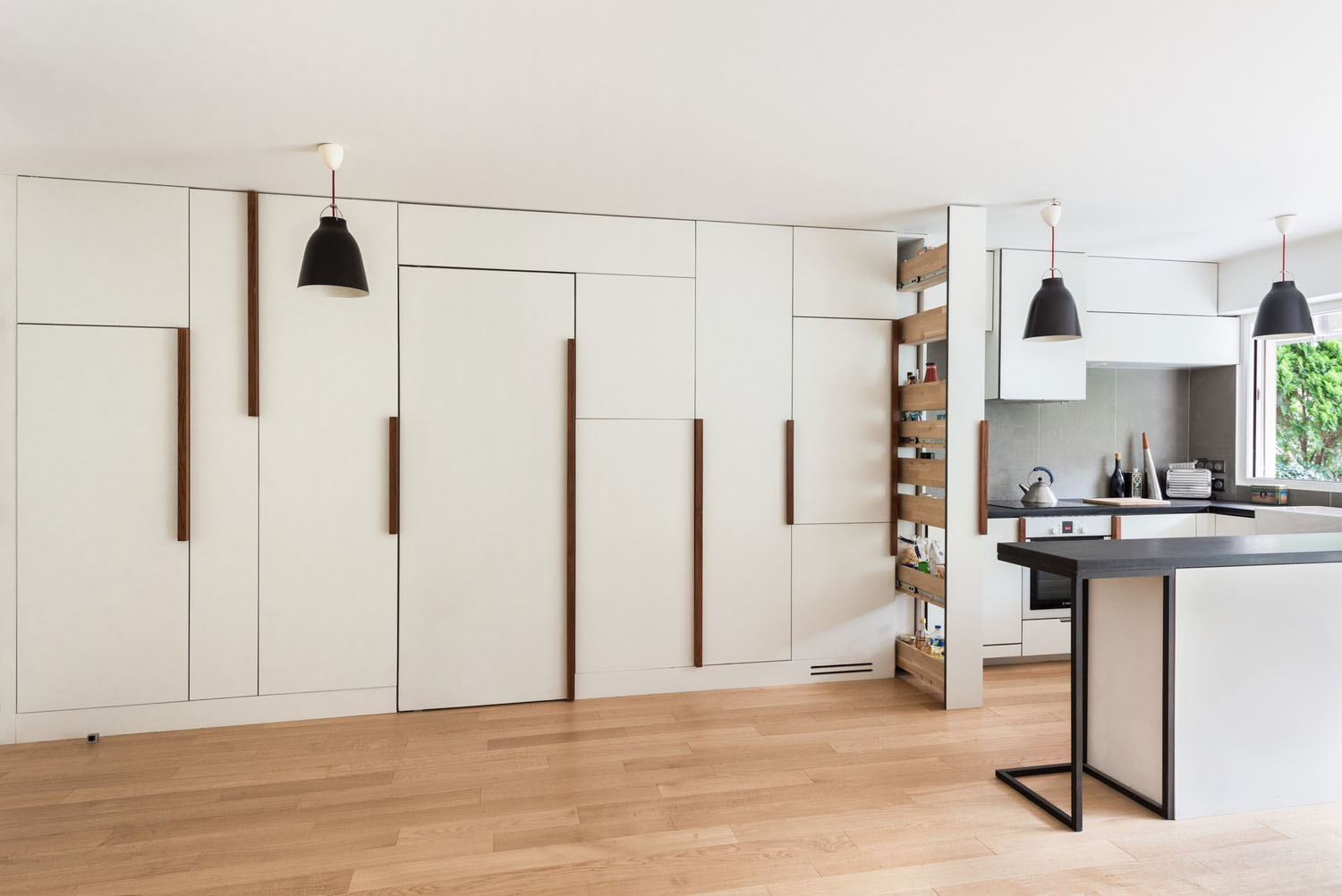 Minimalist-570-sq-ft-One-Bedroom-Apartment-Paris_3