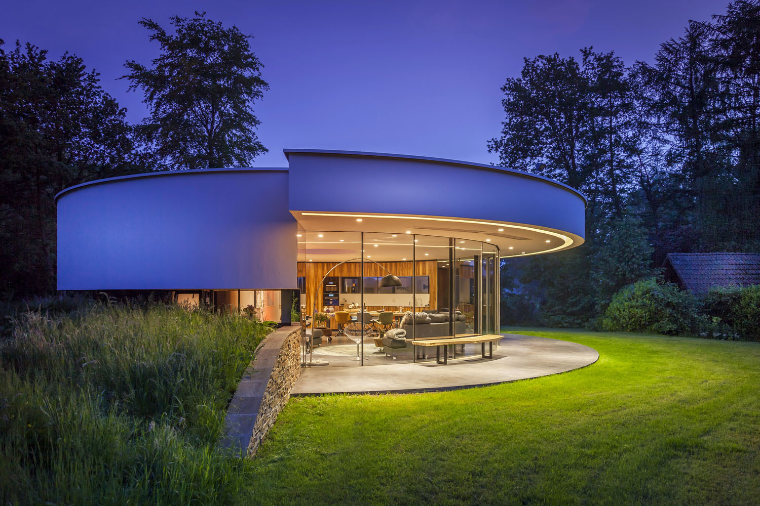 Modern-Circular-House-Design_11