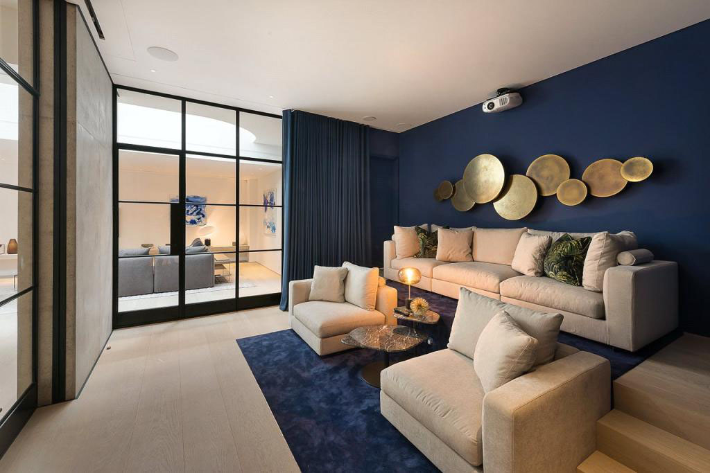 New Built Family House with Intimate Courtyard - Chelsea, London, England