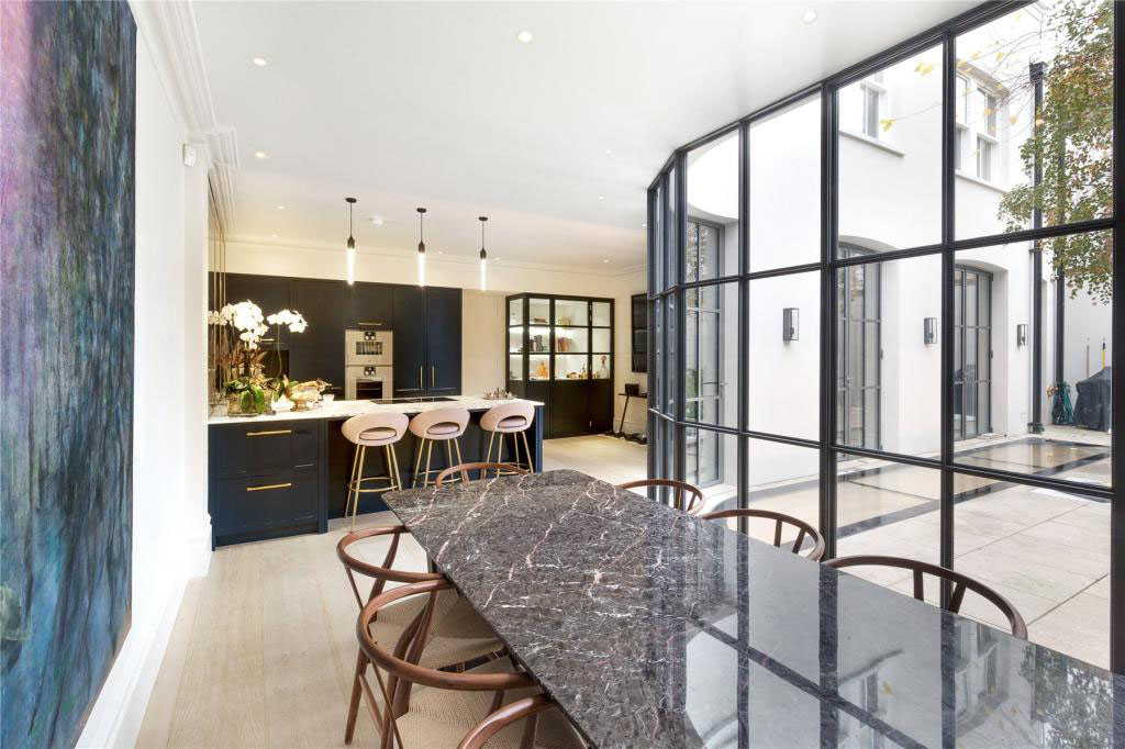 New Built Family House with Intimate Courtyard - Chelsea, London, England