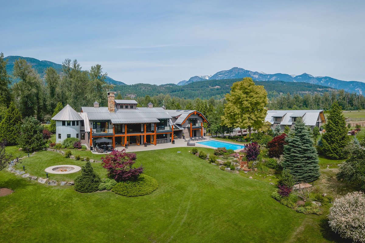 Luxury Mountain Home with Acreage - Pemberton, British Columbia, Canada