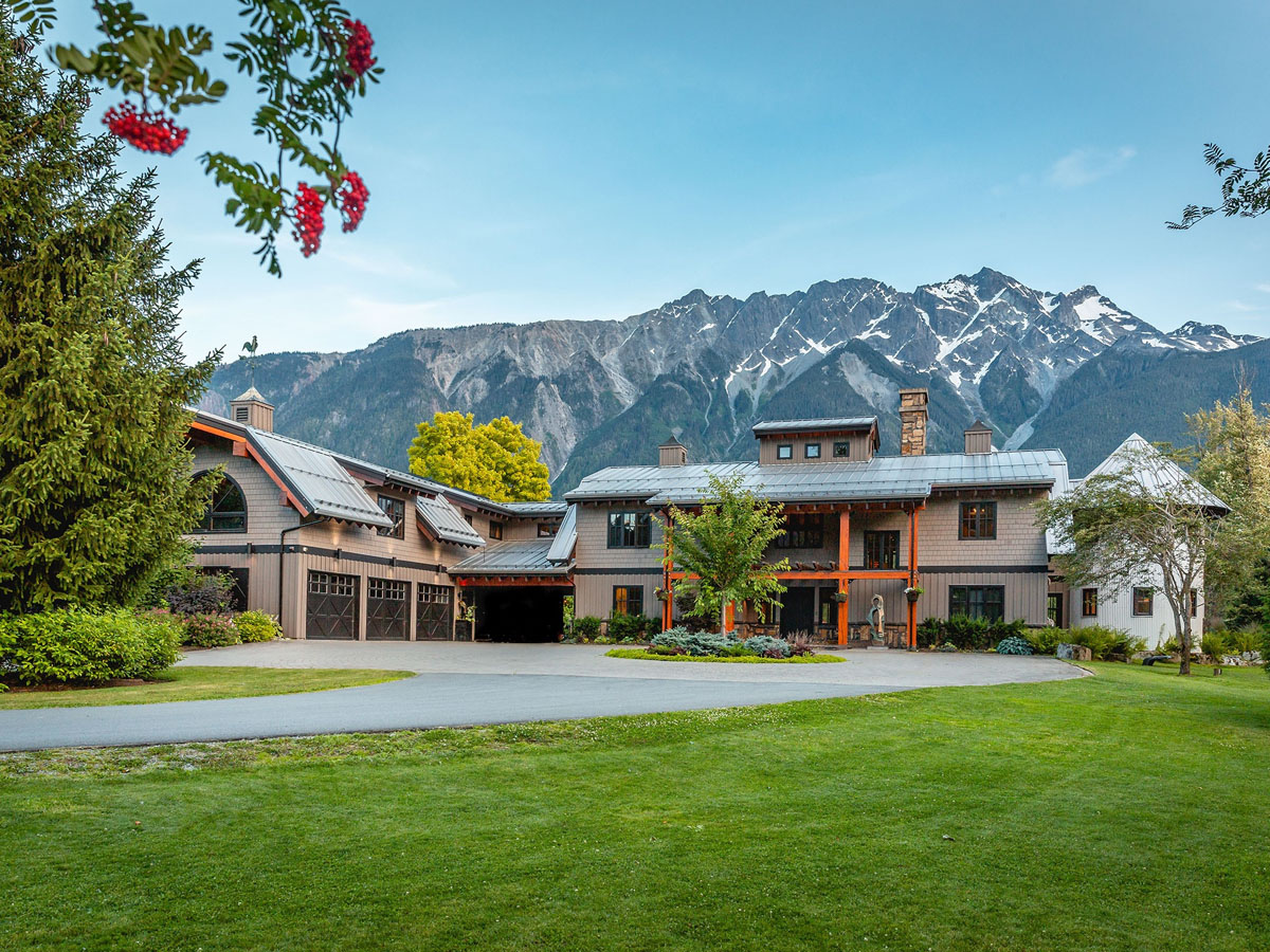 Modern Rustic Luxury Home - Pemberton, British Columbia, Canada