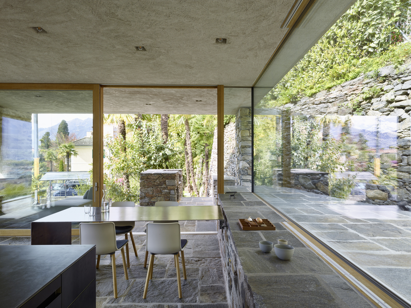 Modern-Stone-House-Ascona-Switzerland_11
