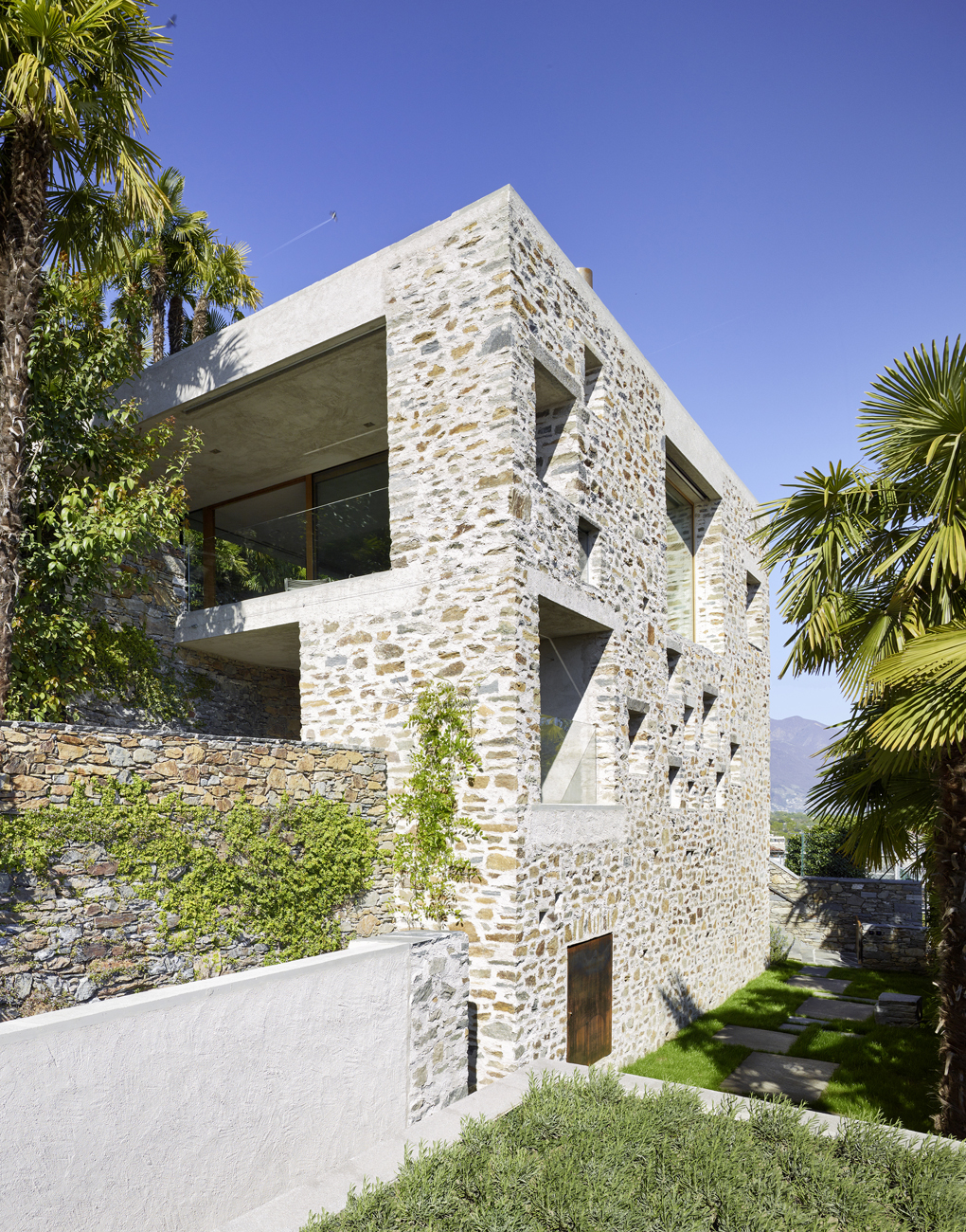 Modern-Stone-House-Ascona-Switzerland_5