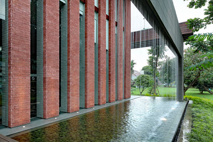 Modern Tropical Suburban House - Tangerang, Indonesia