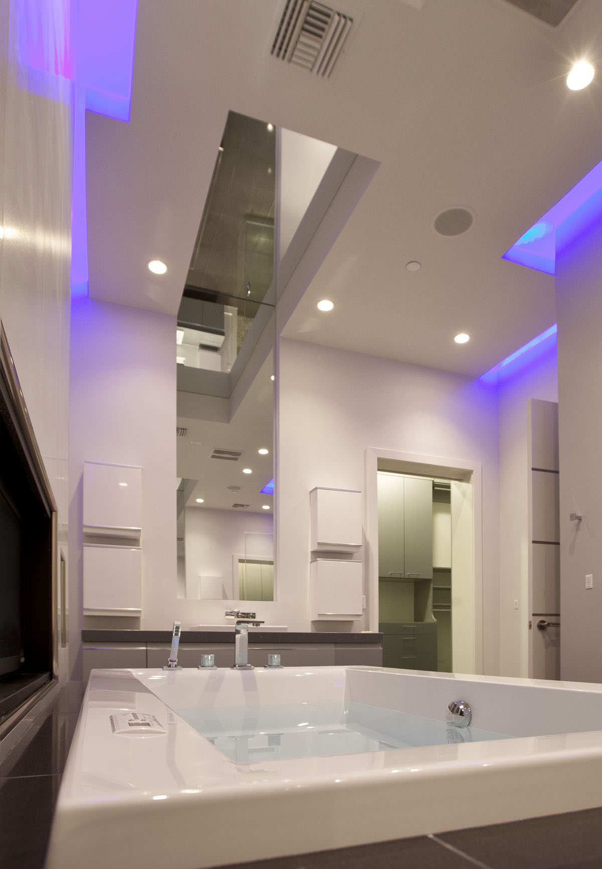 Modern-Upscale-Las-Vegas-Home_11