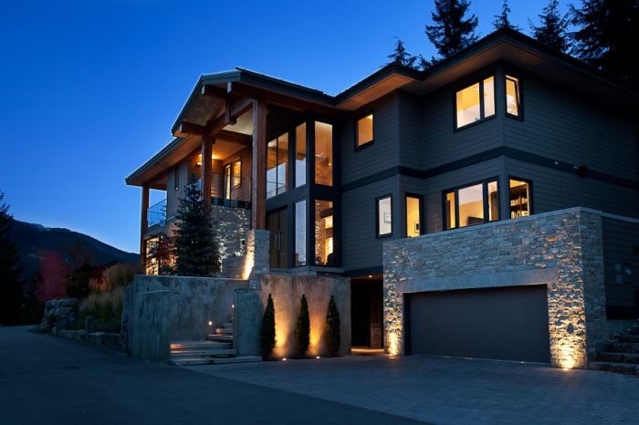 Modern-Whistler-Chalet_2