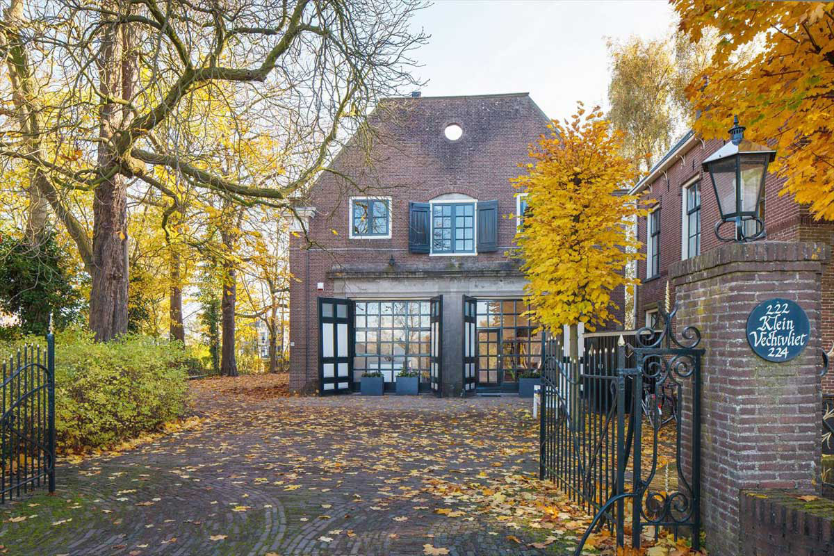 Monumental-Coach-House_1
