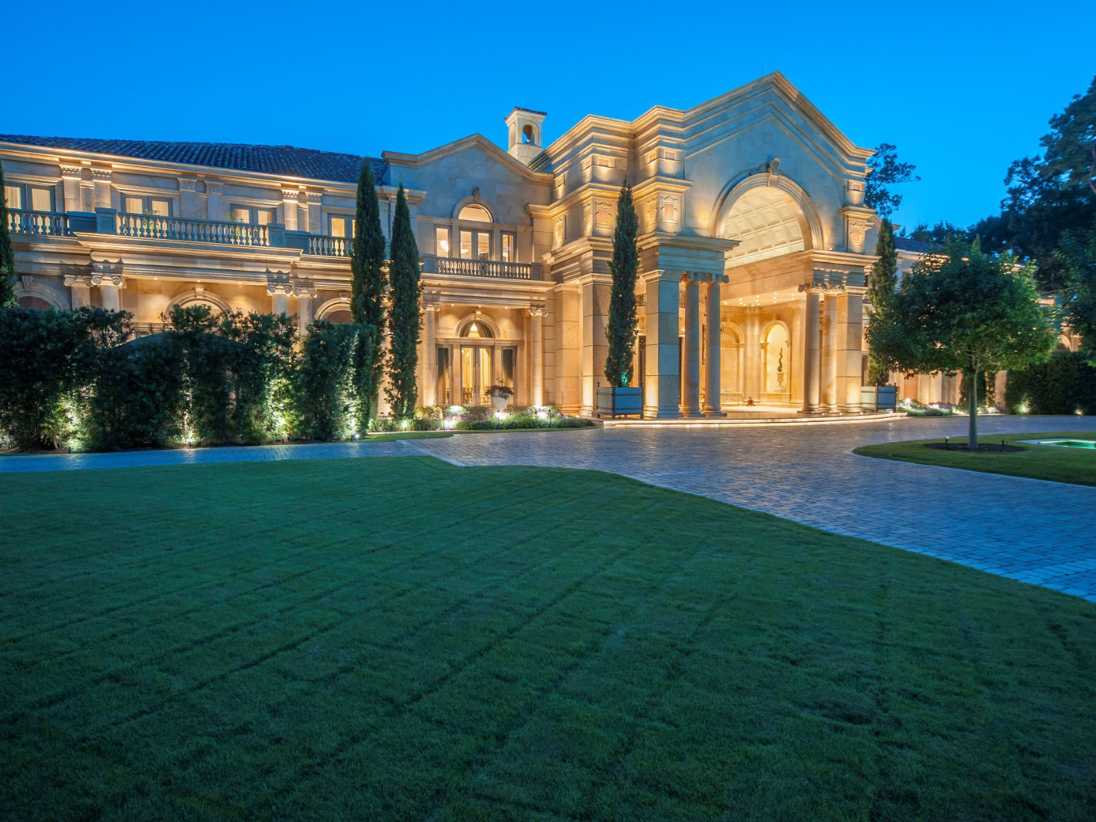 Neoclassical-Chateau-Estate-Texas_4