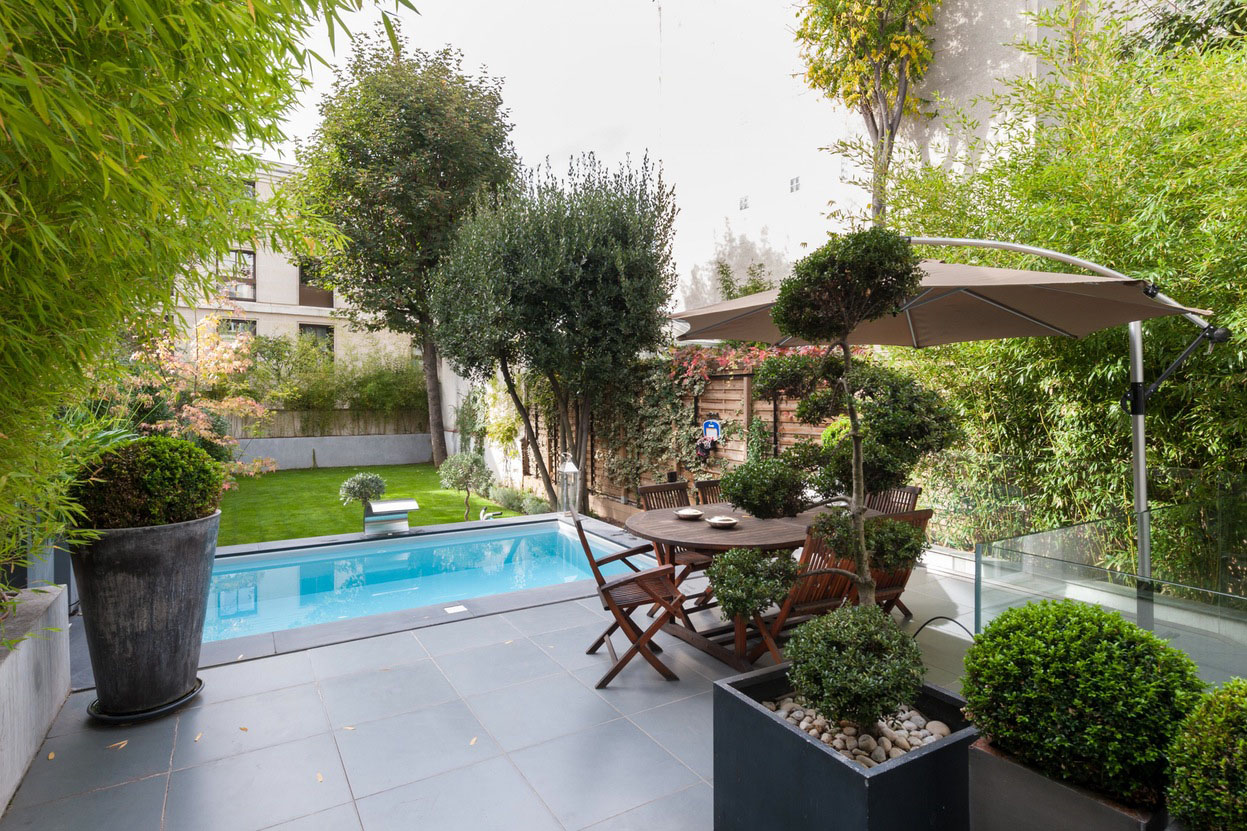 Neuilly-sur-Seine-Luxury-Townhouse_2 Contemporary Home Backyard Garden with Pool