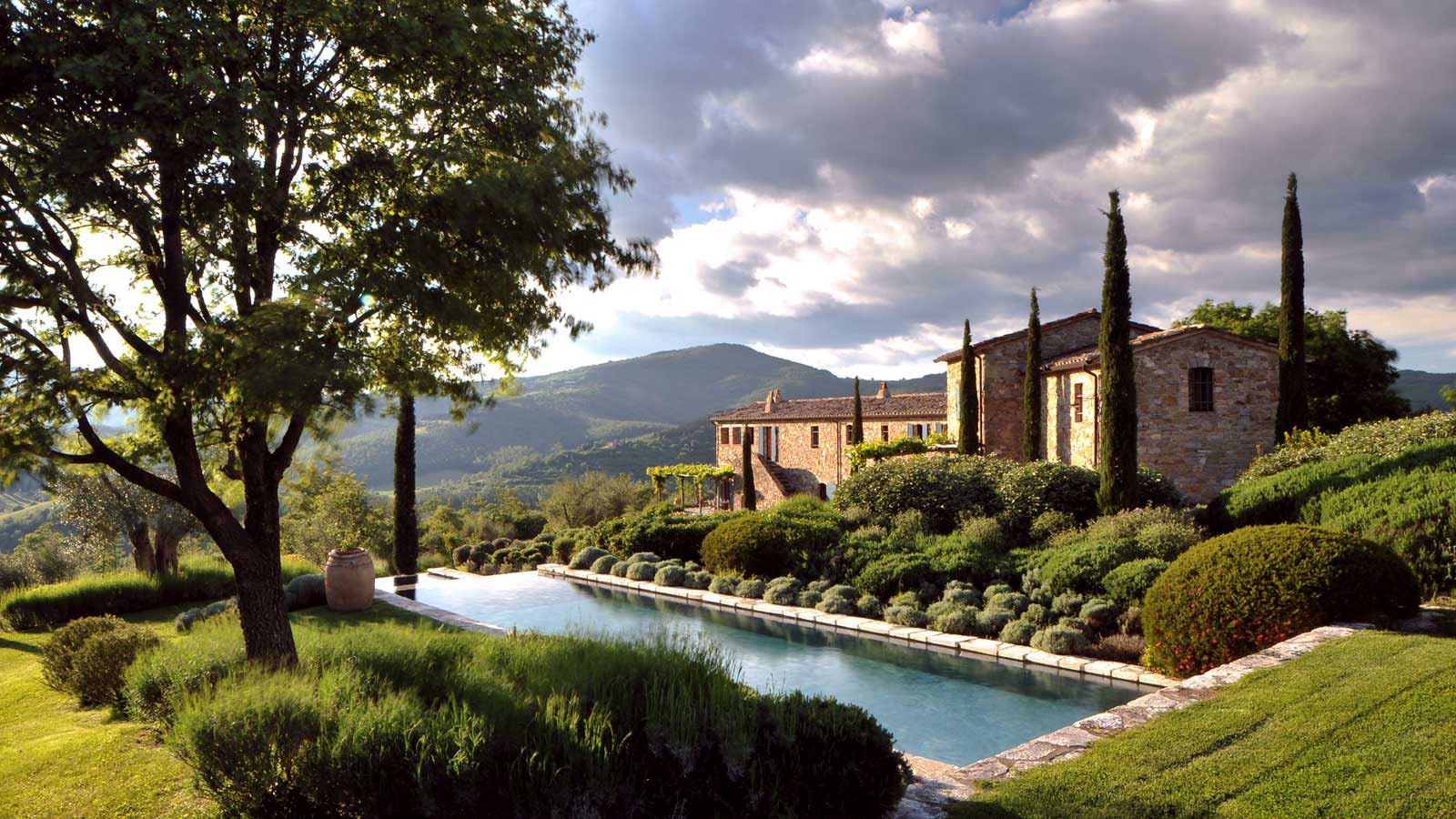 Noci-Castello-di-Reschio_1 Castello di Reschio in Umbria, Italy