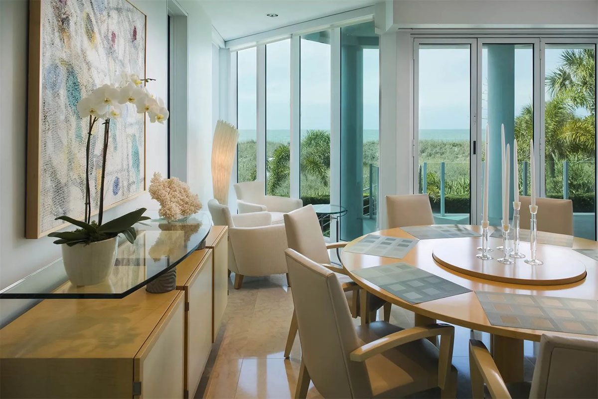 Luxury Waterfront Modern Home - St. Petersburg, Florida