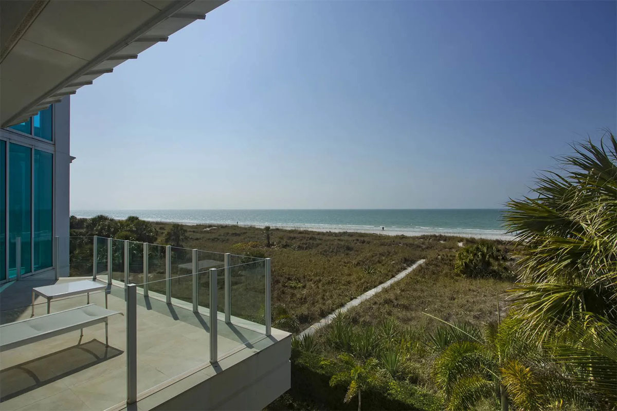 Luxury Waterfront Modern Home - St. Petersburg, Florida