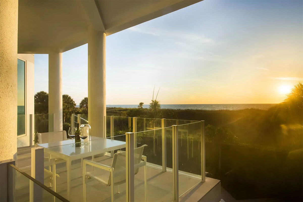 Luxury Waterfront Modern Home - St. Petersburg, Florida