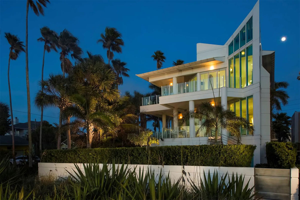 Luxury Waterfront Modern Home - St. Petersburg, Florida