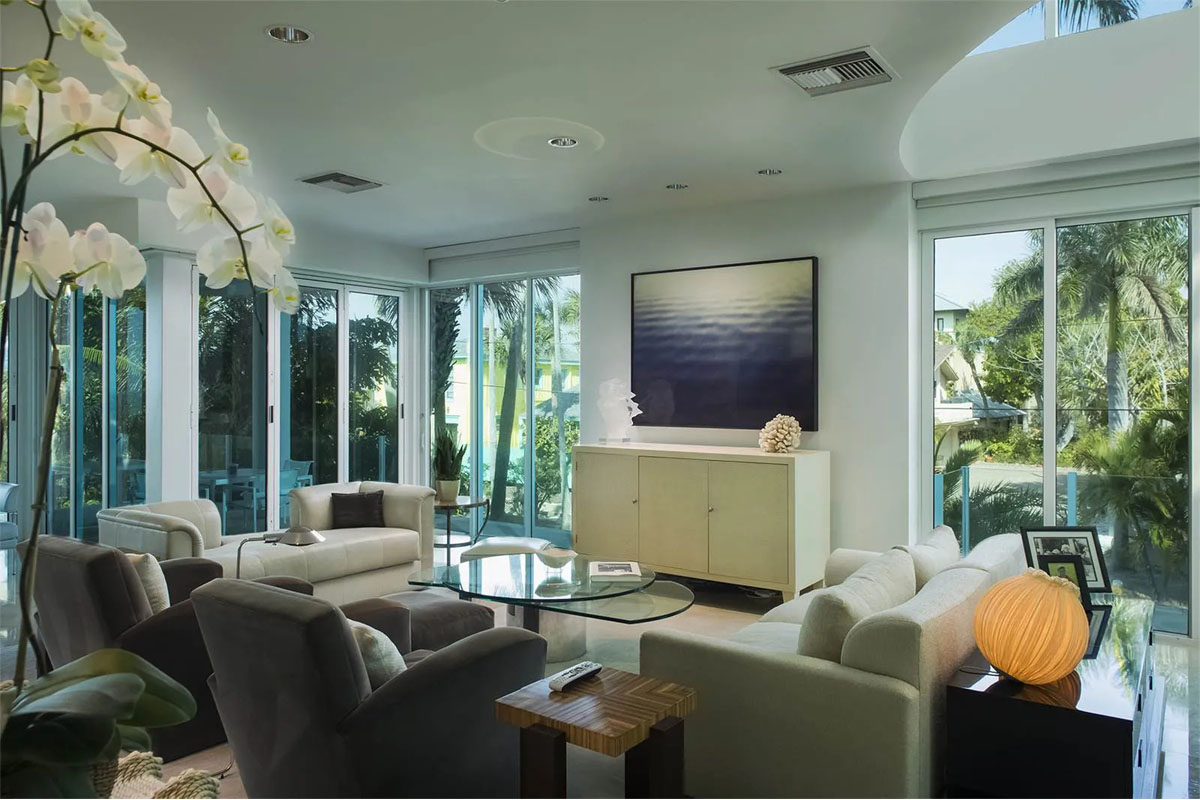 Luxury Waterfront Modern Home - St. Petersburg, Florida
