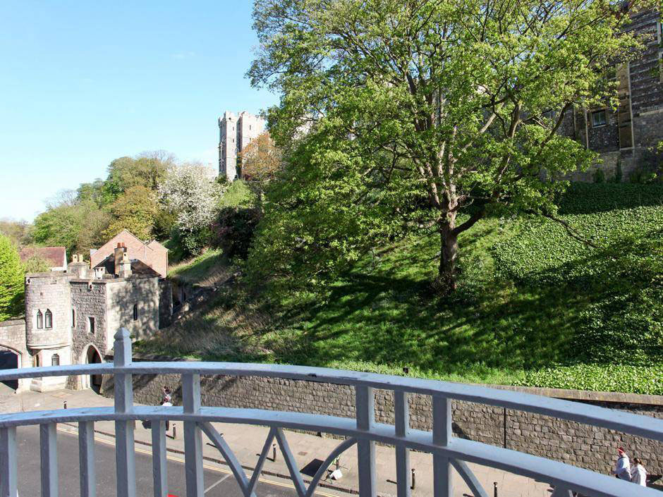One-Bedroom-Apartment-Near-Windsor-Castle_2