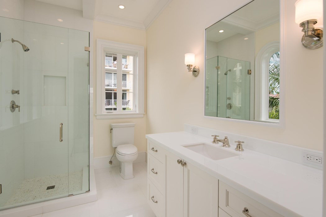 Palm-Beach-Florida-Mediterranean-Style-House_7 Elegant White Bathroom