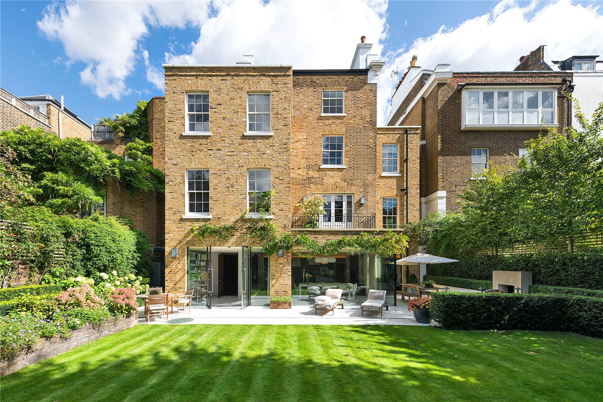 Renovated Period Home with Classical Exterior and Modern Interiors - London, England