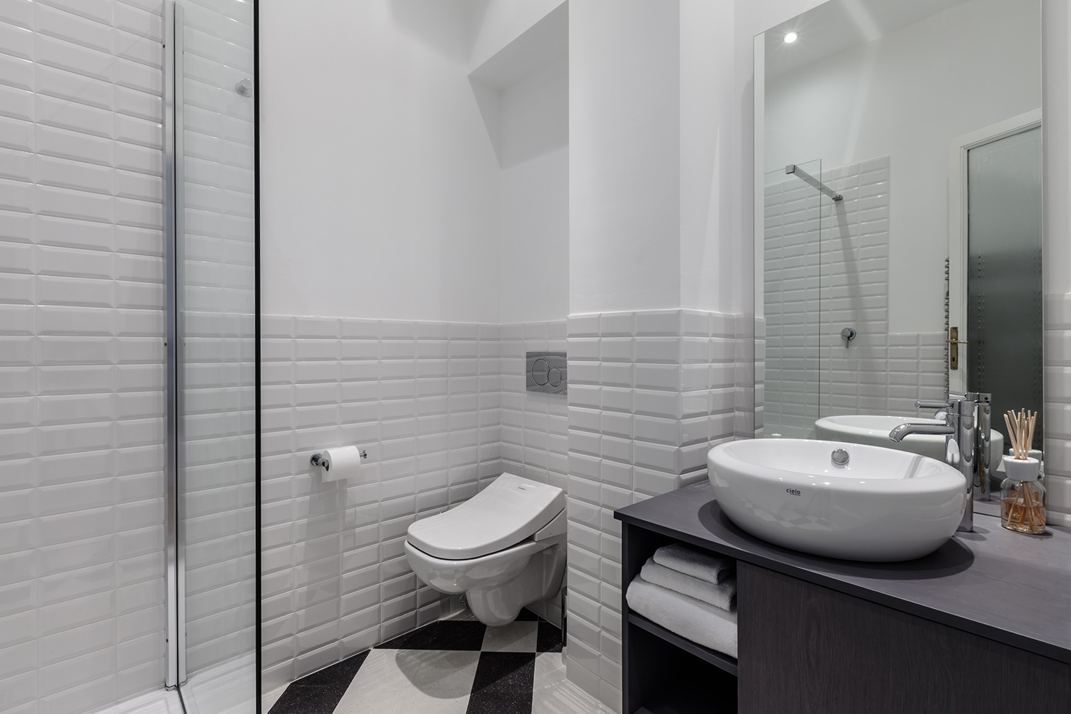 Piazza-Cincinnato-Milan-Modern-Apartment_10