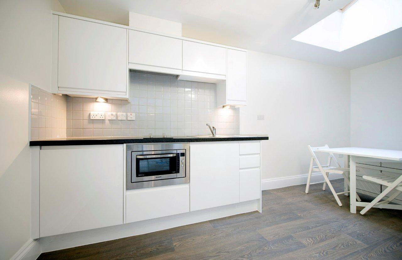 Pimlico-Bedsit-Apartments_16 kitchen with built-in combination microwave grill oven
