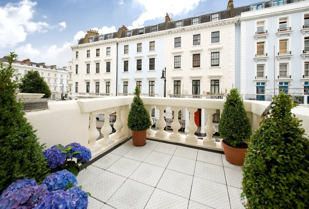Pimlico-Bedsit-Apartments_3 Classic Victorian House Terrace Balcony