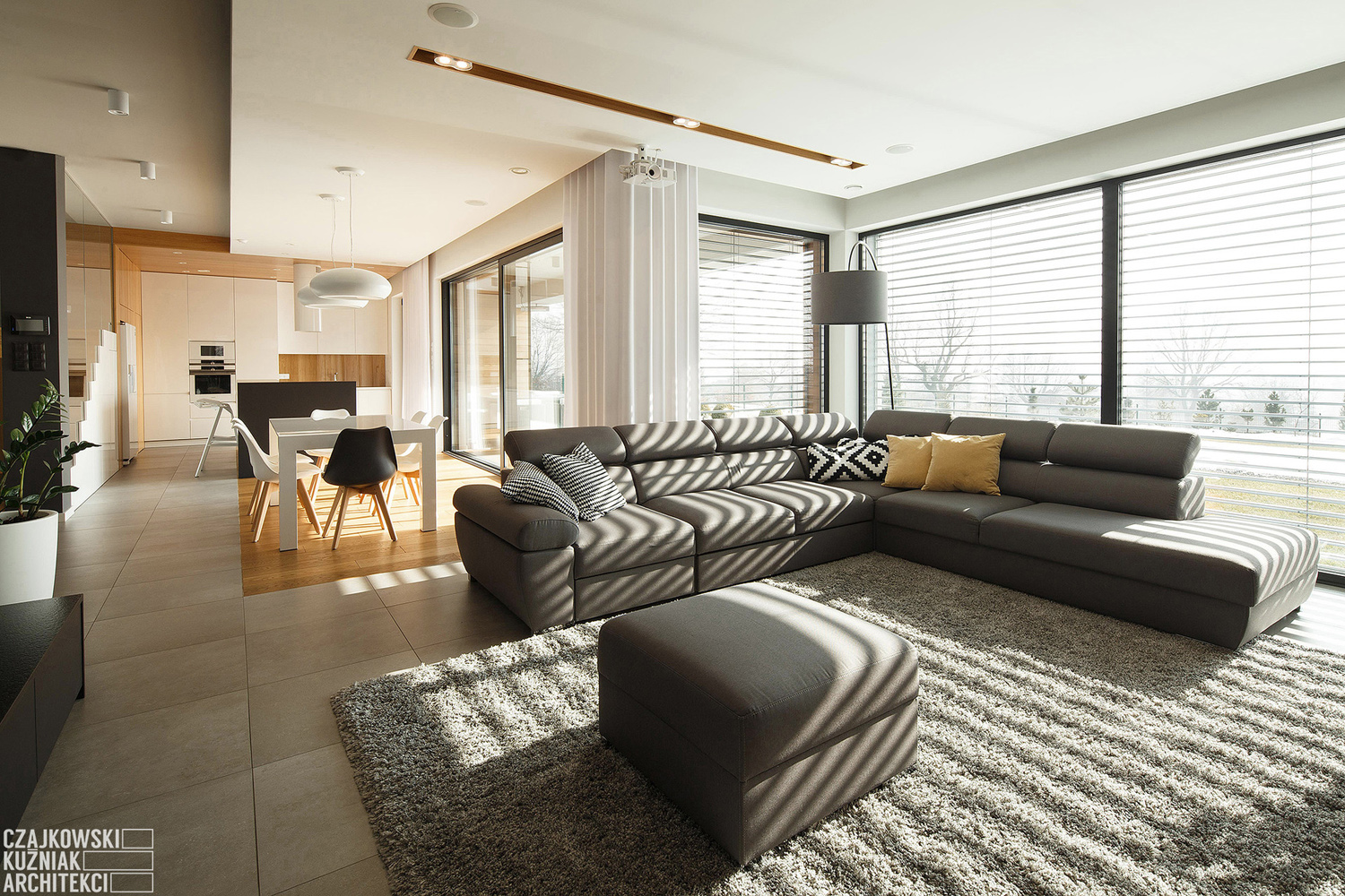 Poland-Modern-Home-Interior-Black-White-Light-Wood-Color-Scheme_10