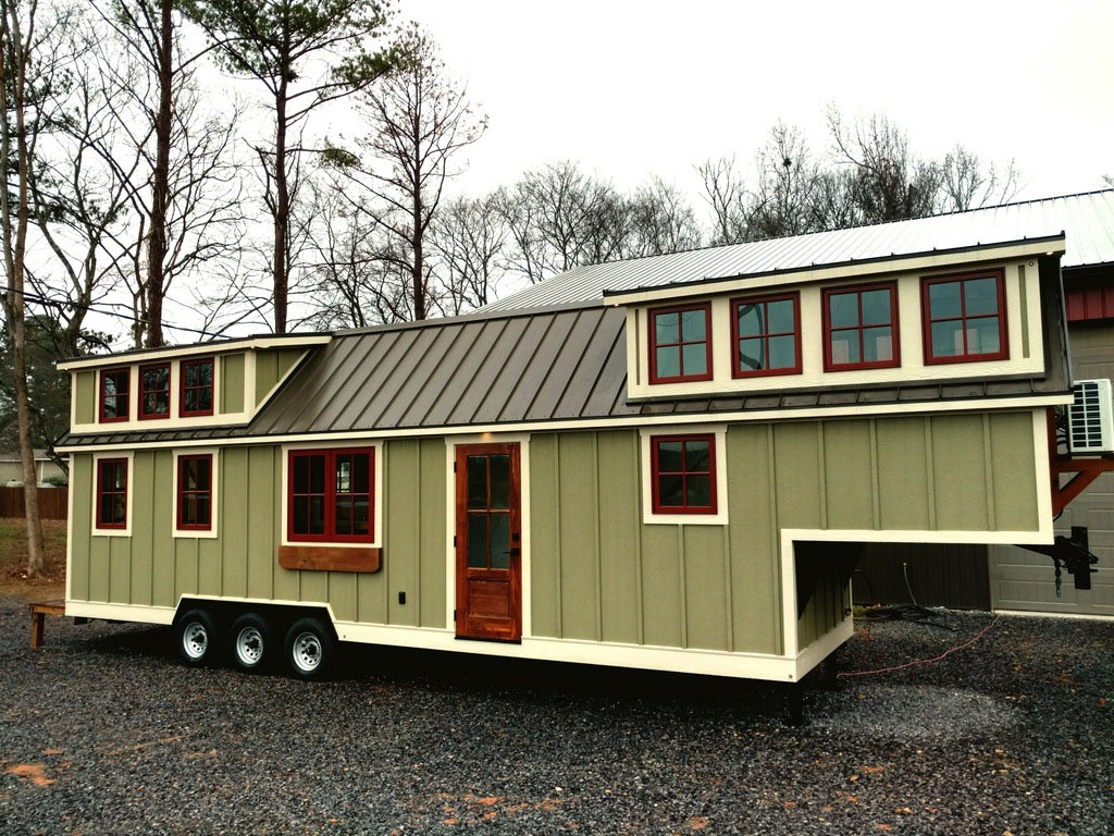 Rustic-Farmhouse-Style-Luxury-Large-Tiny-House-On-Wheels_2 Very Large Farmhouse Style Luxury Tiny House