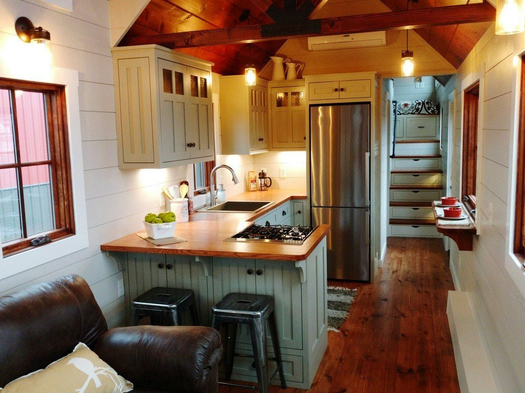 Rustic-Farmhouse-Style-Luxury-Large-Tiny-House-On-Wheels_4