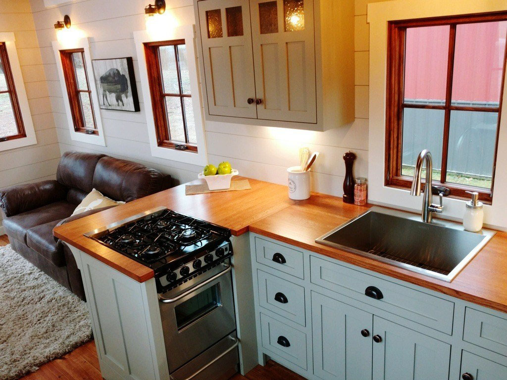 Rustic-Farmhouse-Style-Luxury-Large-Tiny-House-On-Wheels_6