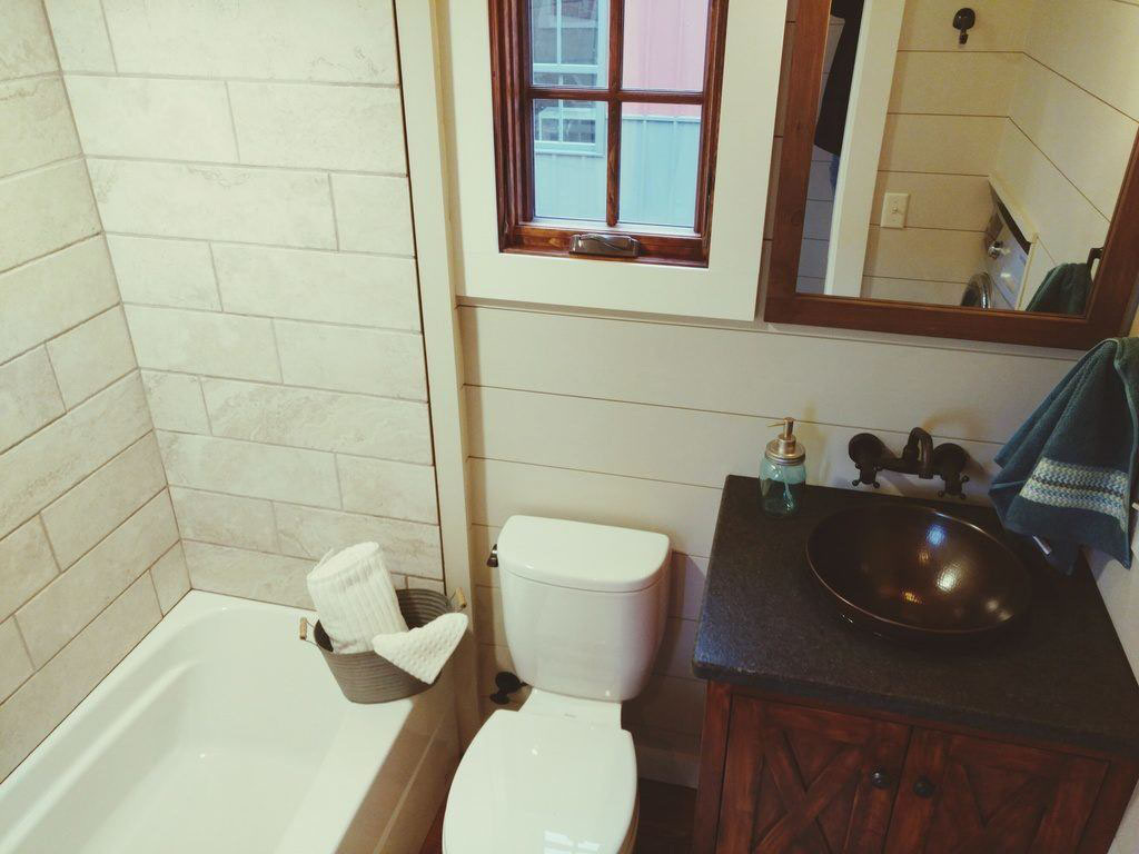 Rustic-Farmhouse-Style-Luxury-Large-Tiny-House-On-Wheels_7